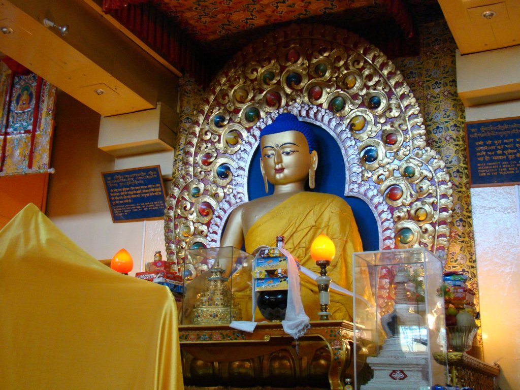 dalai-lama-temple-dharamshala-tour